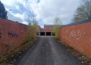 Batterie de garages, Monceau sur Sambre