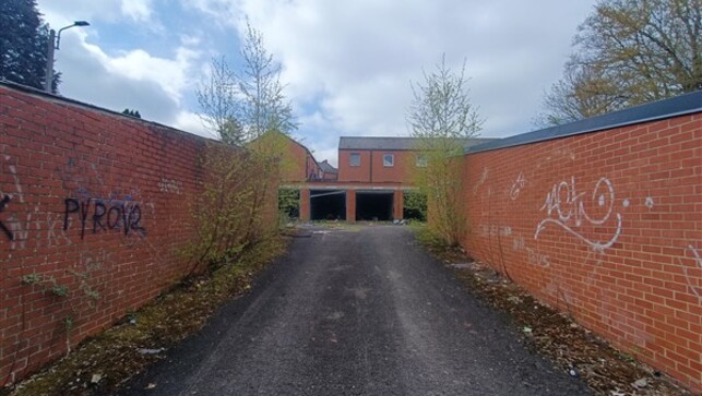 Batterie de garages, Monceau sur Sambre